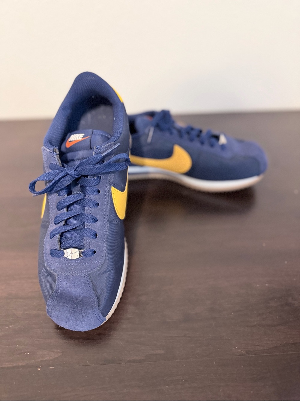 NIKE Women’s Size 10 Retro Suede Nylon Sneakers Navy Gold - Picture 2 of 7